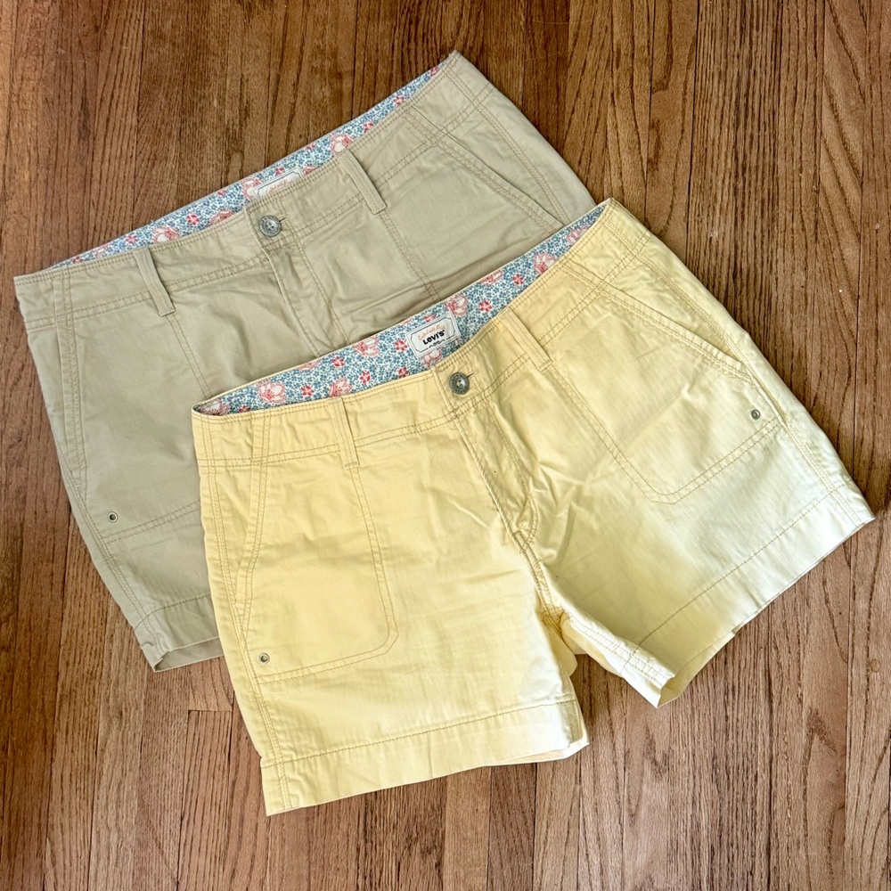 Set of 2 Levi’s shorts, butter yellow & khaki, size 10
